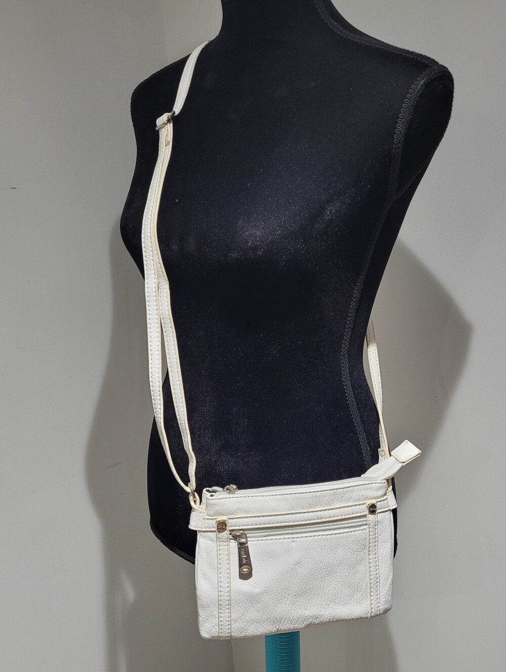 Co-Lab Women's White Slim Profile Zippered Crossbody Shoulder Bag Minimalist